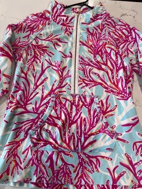 Women’s Lilly Pulitzer half zip popover in medium